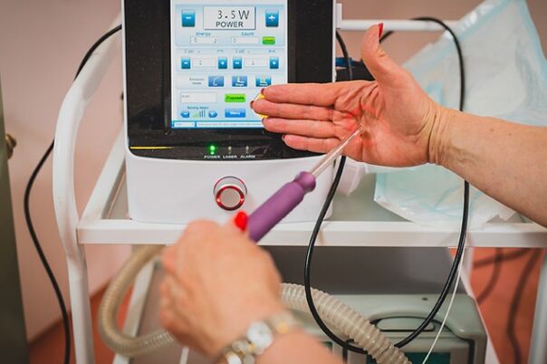 Device for treating varicose veins by endovasal laser coagulation